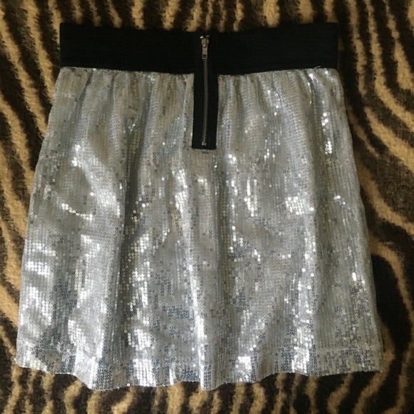 NWT✨ Pink Rose Silver Sequin With Black Waist Mini Skirt Size S - Picture 3 of 5
